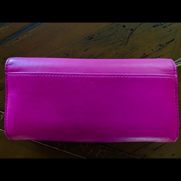 Kate Spade wristlet. - Picture 6 of 7